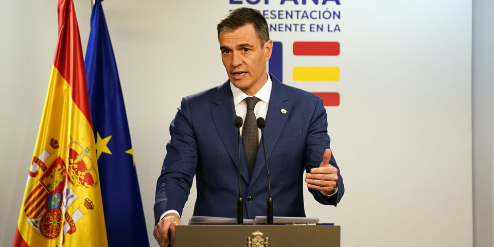 spaniens premier verkündet am montag rücktritt