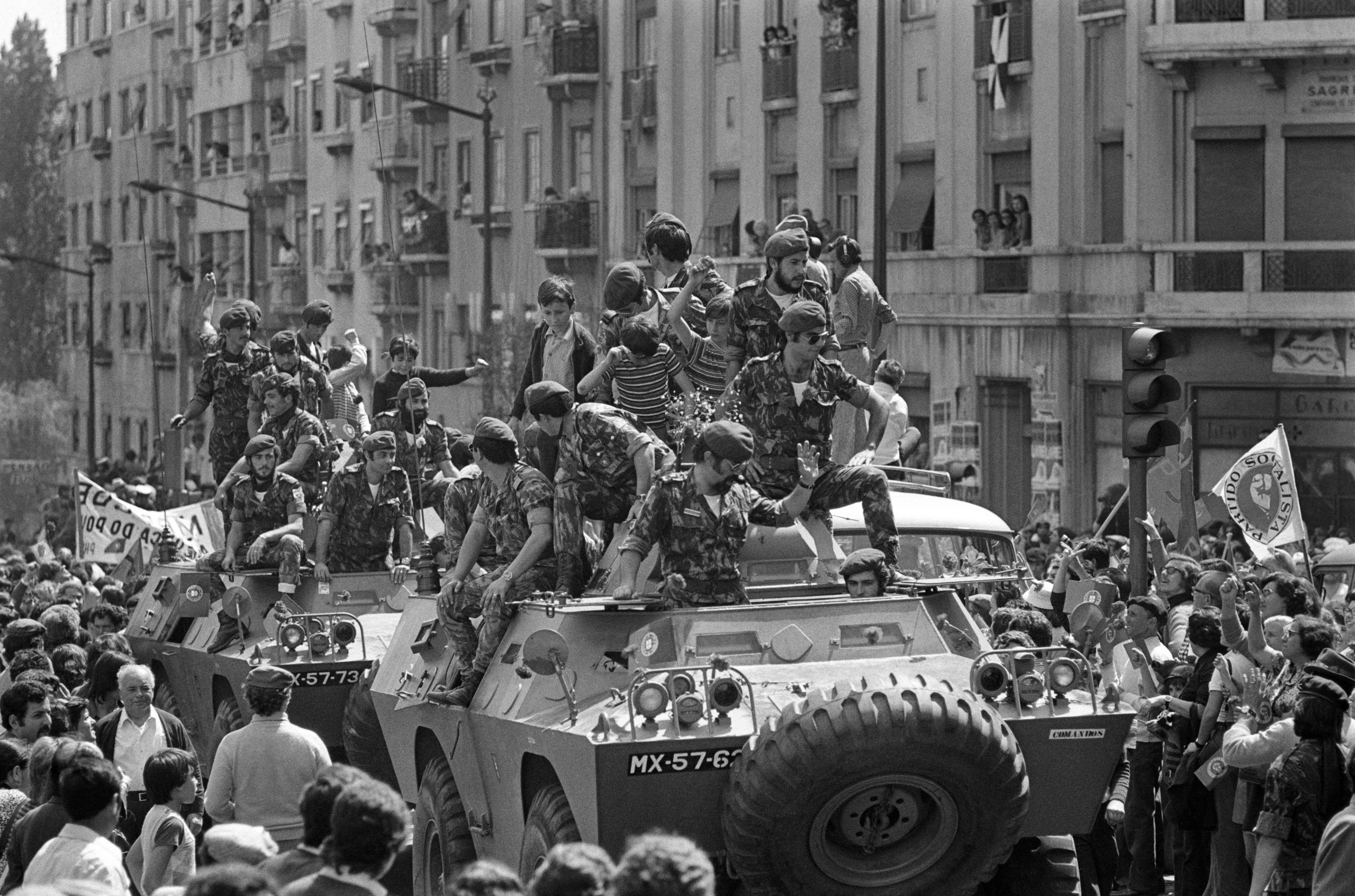 neilikkavallankumous muutti portugalin demokratiaksi 50 vuotta sitten