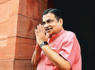 Maharashtra poll ballotin: Gadkari faints at poll rally<br><br>