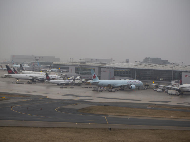 Le brouillard à Toronto a entraîné l'annulation de 73 vols au début novembre, en 2022. (Photo d'archives)