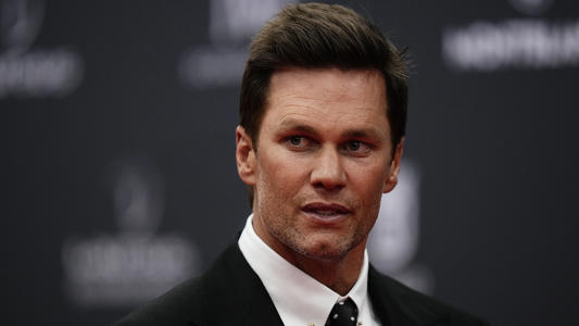Miami business conference featuring Tom Brady goes awry over signing fiasco<br><br>