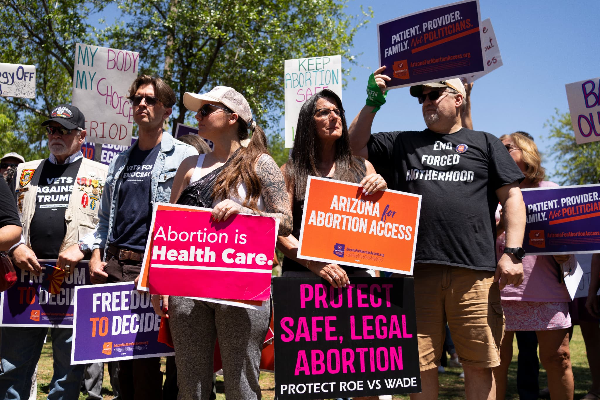 états-unis: la gouverneure d'arizona abroge la loi de 1864 interdisant l'avortement
