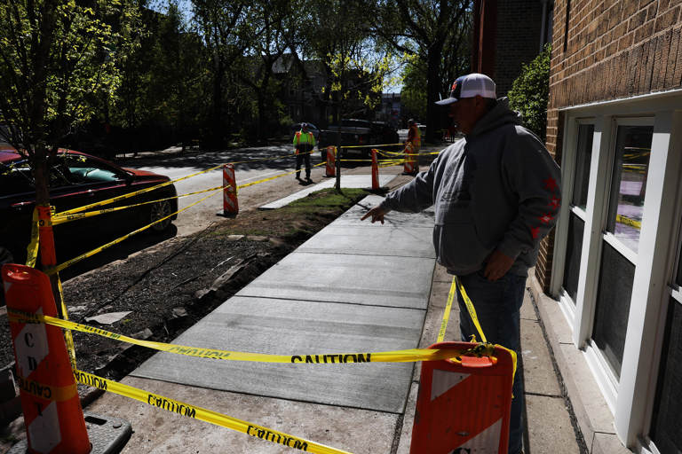 City removes and preserves Chicago Rat Hole after complaints from neighbors