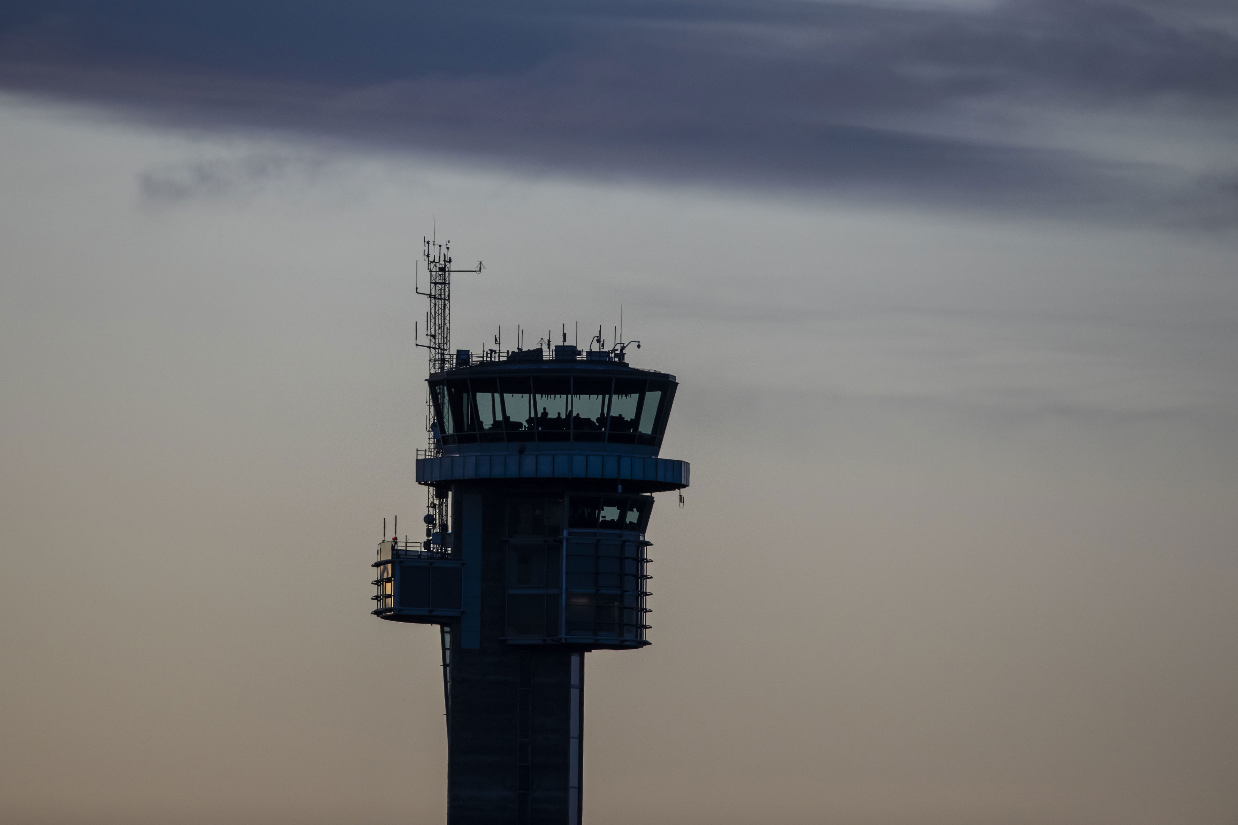 luftrommet over sør-norge er midlertidig stengt – store forsinkelser i flytrafikken