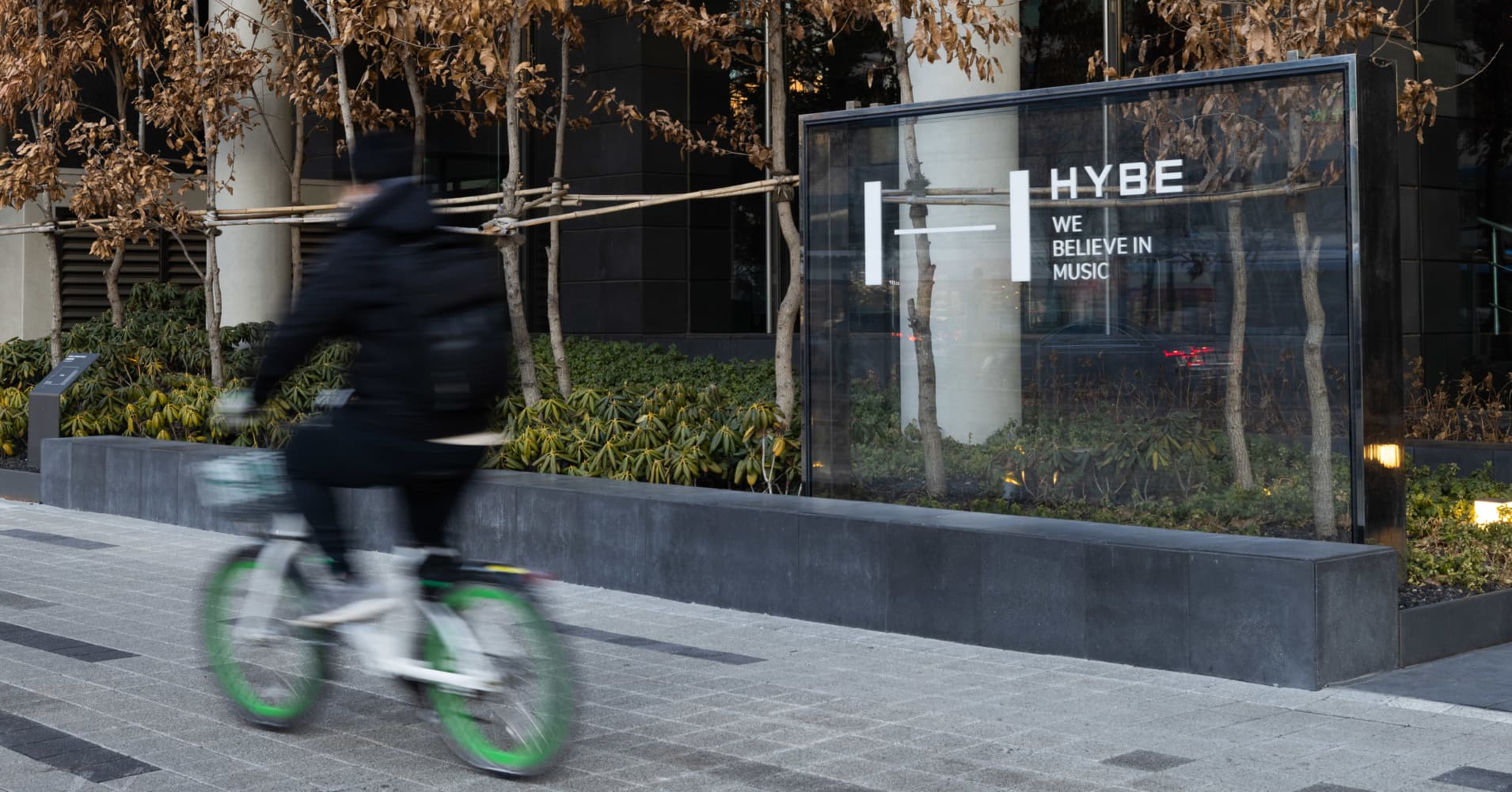 south korea's largest k-pop agency hybe accuses sublabel executives of breach of trust