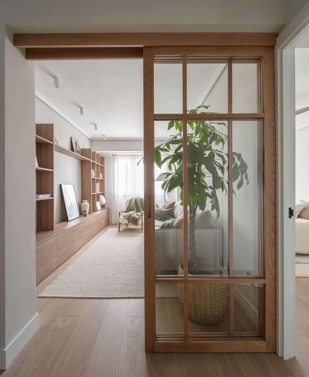 antes de la reforma, este piso de estilo minimalista cálido parecía la casa de una abuela