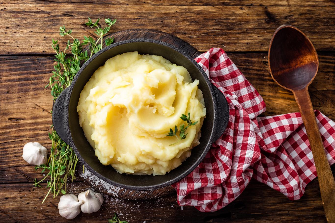 “l’une des meilleures recettes de la gastronomie française” : le chef étoilé jean sulpice revisite la purée de pommes de terre et dévoile son ingrédient secret !