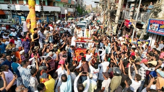 Neha Sharma Holds Roadshow In Support Of Her Father Ajit Sharma In ...