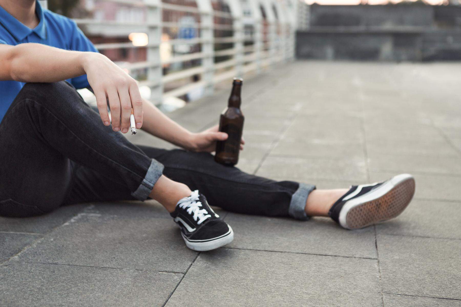 who alarmiert über alkohol- und tabakkonsum bei jungen