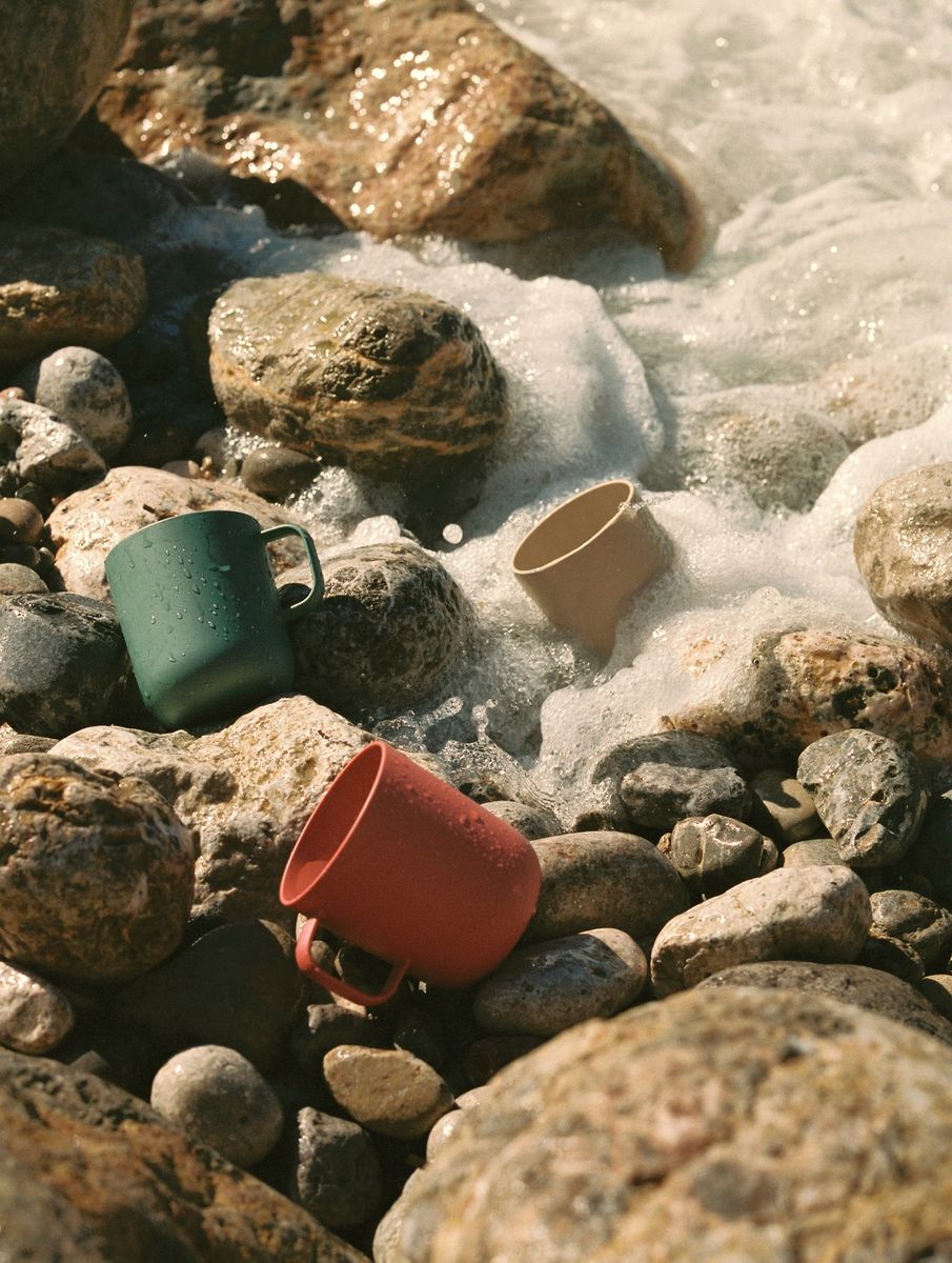 la colección de menaje hecha con cerámica y materiales biodegradables perfecta para tu mesa de verano