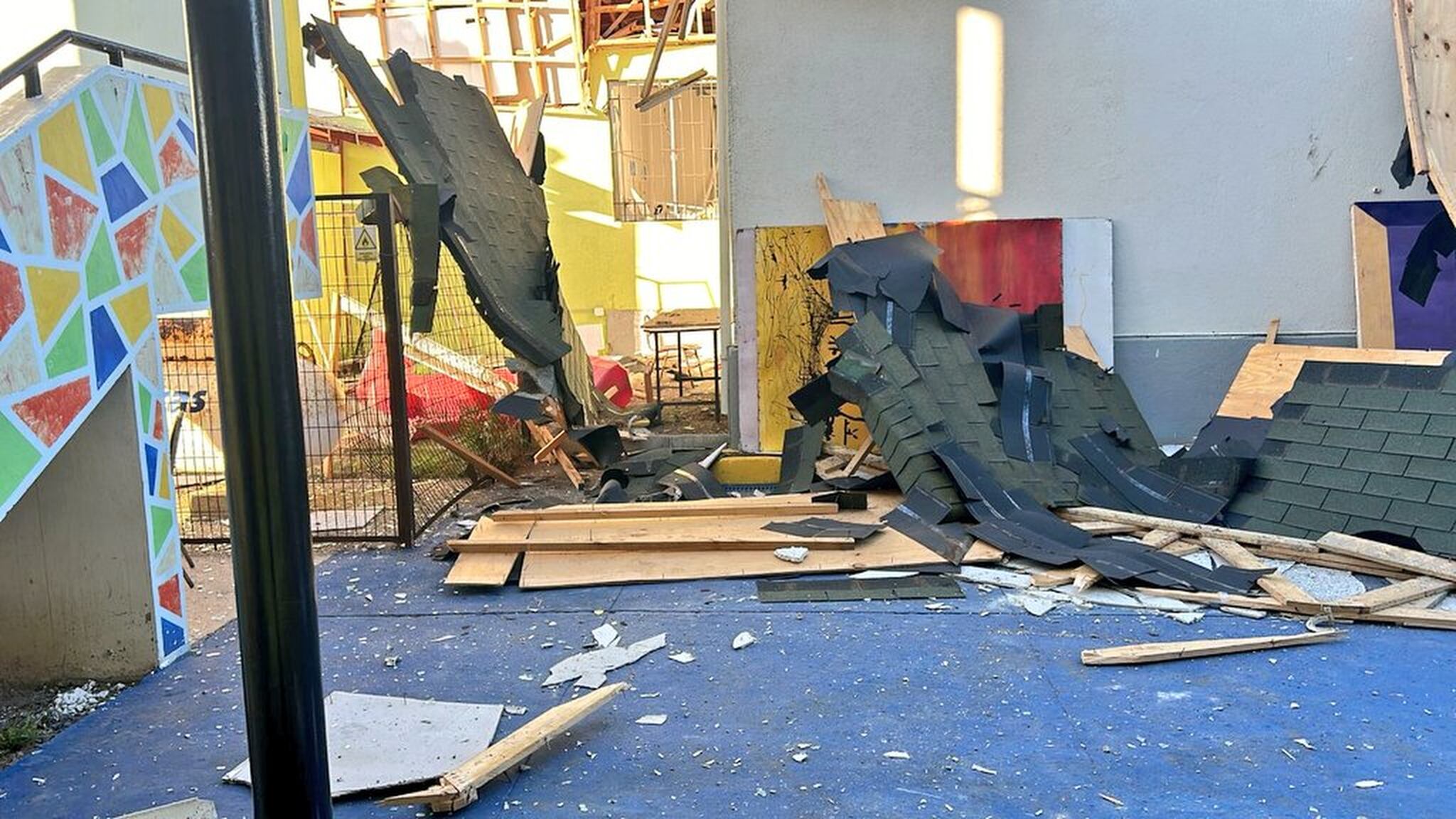 explosión en liceo de los vilos deja una profesora y dos alumnos heridos