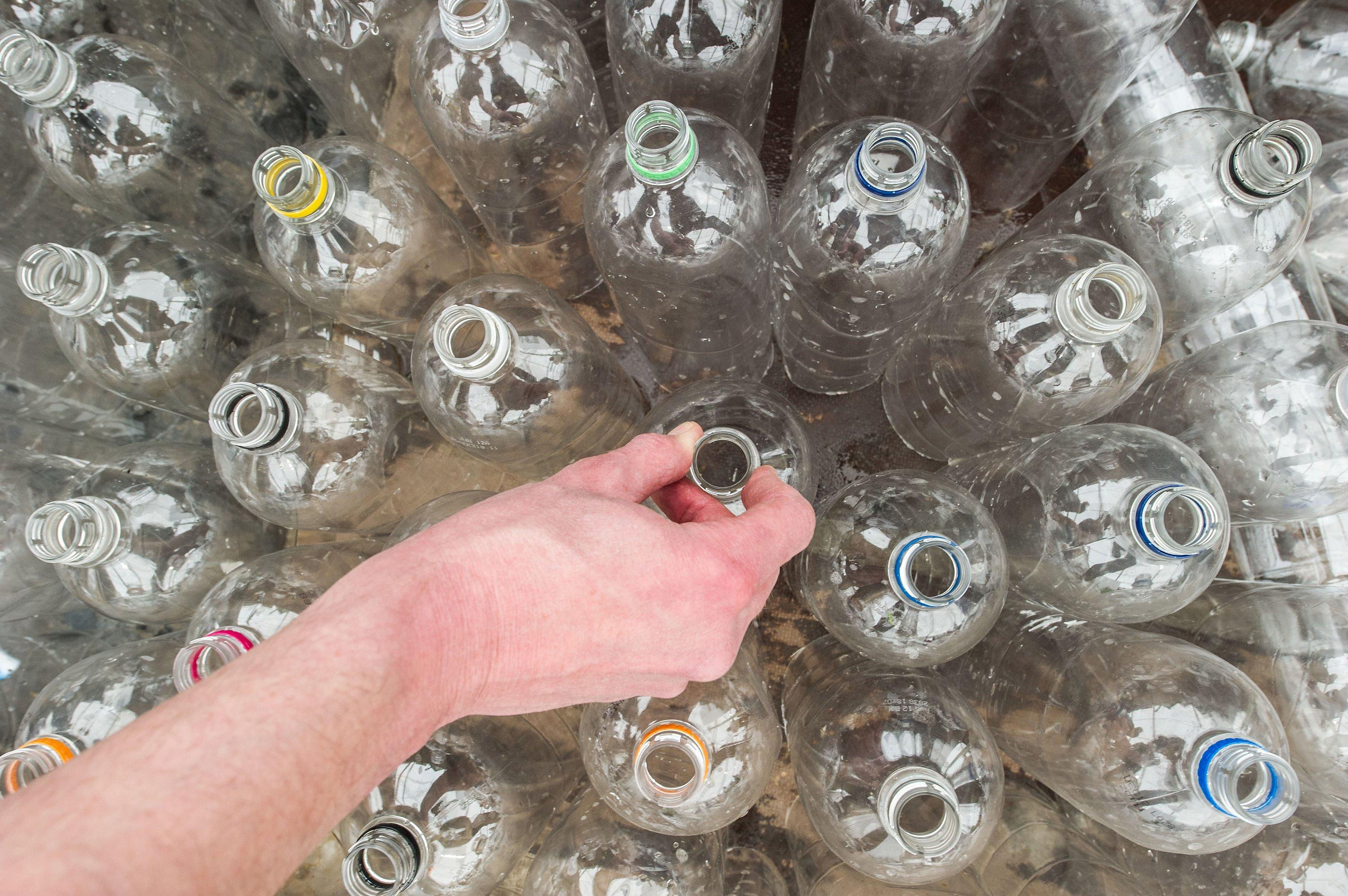 flagship scheme for recycling drinks bottles and cans delayed until 2027
