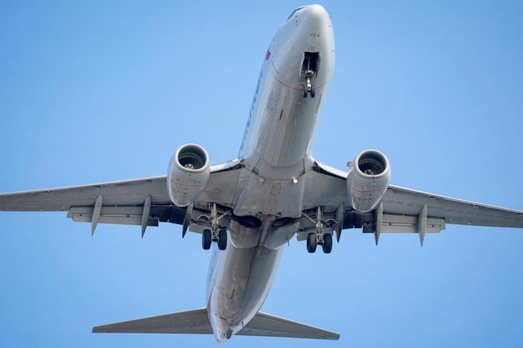 un boeing 737 atterrit en urgence après avoir perdu une roue, les autorités ouvrent une enquête