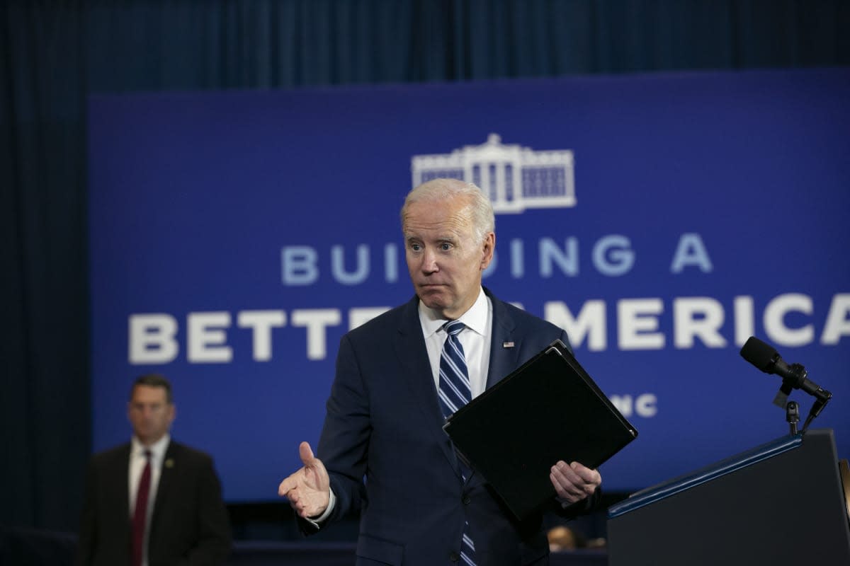 <p>In April 2022, following a nearly 40-minute speech at North Carolina Agricultural and Technical State University in Greensboro, Joe Biden extended his hand in a handshake gesture toward stage right. However, there was no one else on stage, and no one from the applauding crowd approached the president to reciprocate the gesture, as seen in footage of the event. Earlier, Biden had engaged in real handshakes with attendees, notably with Malcolm Hawkins, an electrical engineering student who introduced him at the beginning of the speech.</p>