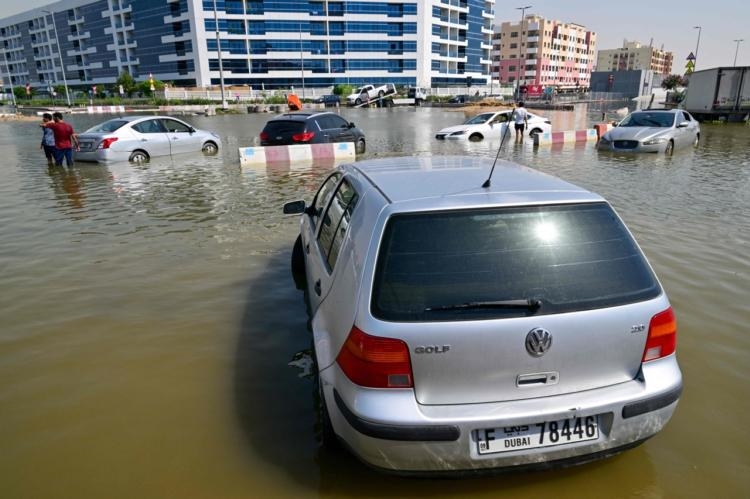 oman et les émirats frappées par des pluies diluviennes, c’est la faute du réchauffement climatique