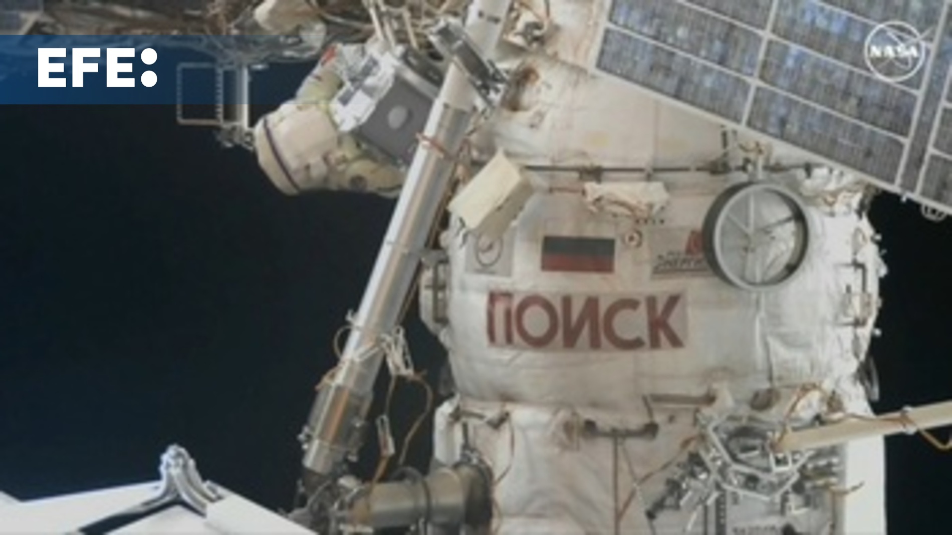 los cosmonautas rusos inician una caminata espacial para instalar equipos en los módulos póisk y naúka