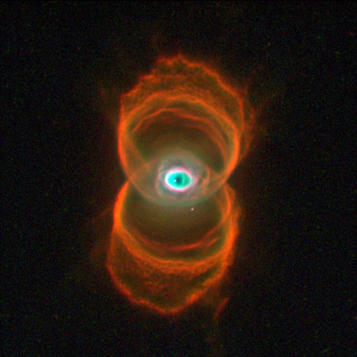 telescopio espacial hubble cumple 34 años y la nasa publica la imagen del “reloj de arena” que encontró a 8 mil años luz
