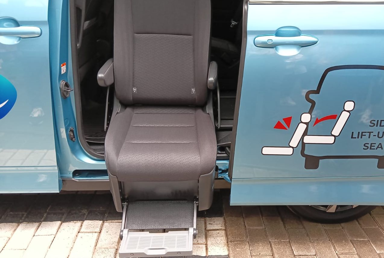 Inilah Andalan Baru Bluebird Lifecare Taxi, Armada Tak Biasa Untuk ...