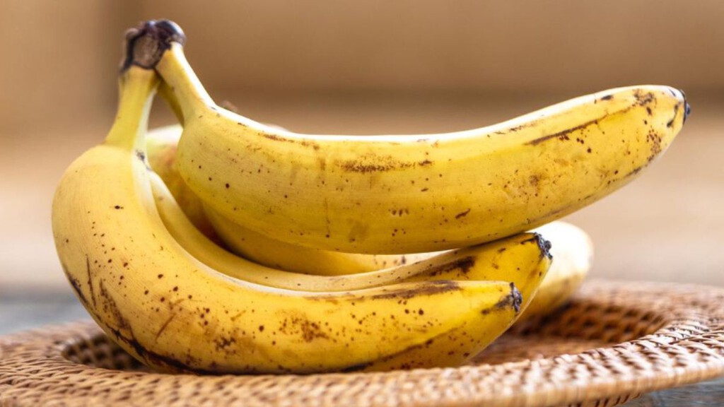tus plátanos se mantendrán amarillos y frescos hasta por 26 días con este truco buenísimo para guardarlos