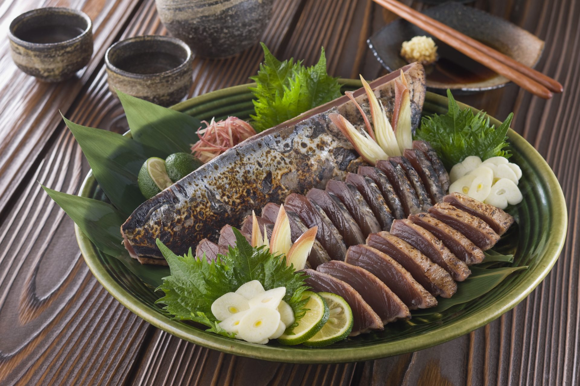 <p>When you think of Kochi, you think of Bonito. According to one theory, Kochi is the birthplace of Bonito tataki. It is said that during the Edo period, when the Tosa feudal lord prohibited sashimi to avoid food poisoning, the people of Tosa, who really wanted to eat Bonito sashimi, seared the surface and ate it. They called it grilled fish, and this is how Bonito tataki began.</p>