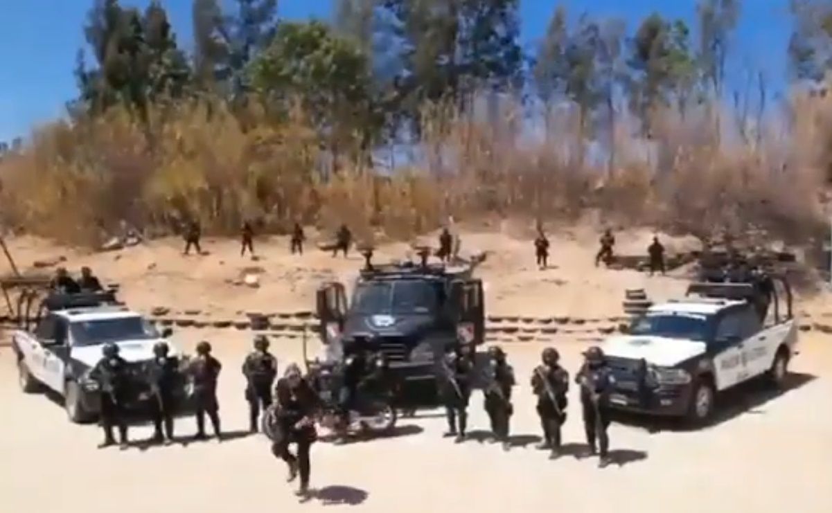 destituyen a mandos policiacos de oaxaca por video musical donde se usan armas y patrullas oficiales
