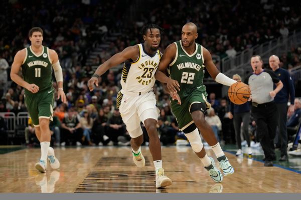 Bucks' Khris Middleton Questionable For Game 3 With Ankle Injury