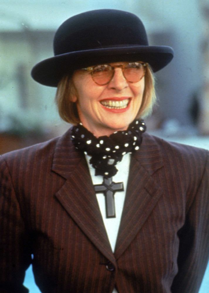 <p>Célèbre pour son rôle dans "Le Parrain" (1979), "Annie Hall" ( 1977) ou encore "Tout Peut Arriver" (2003), on voit ici Diane Keaton avec une croix imposante autour du cou, combinant parfaitement avec sa tenue.</p><p><a href="https://www.msn.com/fr-fr/community/channel/vid-7xx8mnucu55yw63we9va2gwr7uihbxwc68fxqp25x6tg4ftibpra?cvid=94631541bc0f4f89bfd59158d696ad7e">Suivez-nous et accédez tous les jours à du contenu exclusif</a></p>