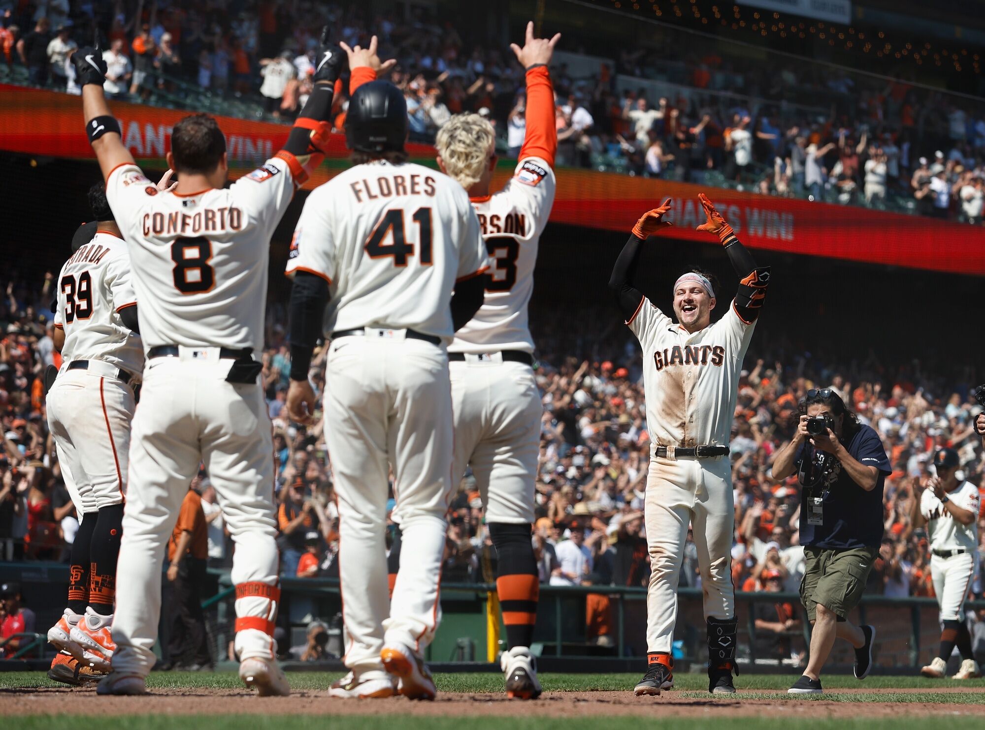 minority stake in san francisco giants targets team at $4 billion valuation