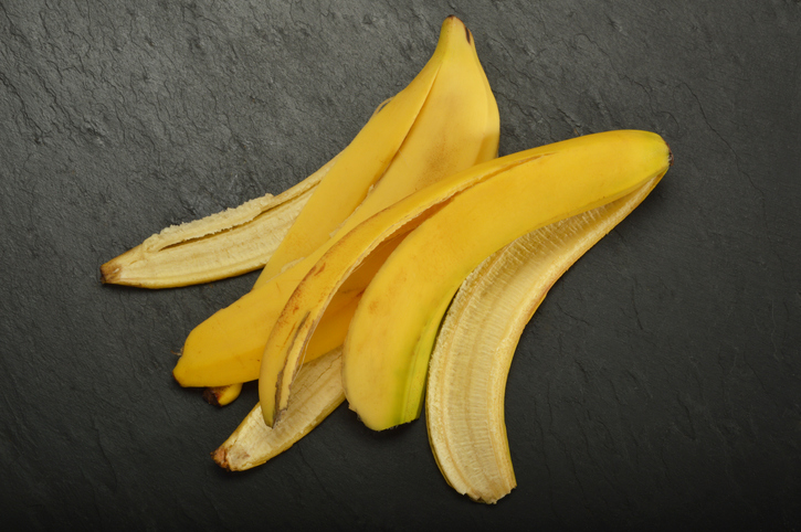 “바나나 껍질을 얼굴에 문질러라”…피부 보톡스 효과 있다?