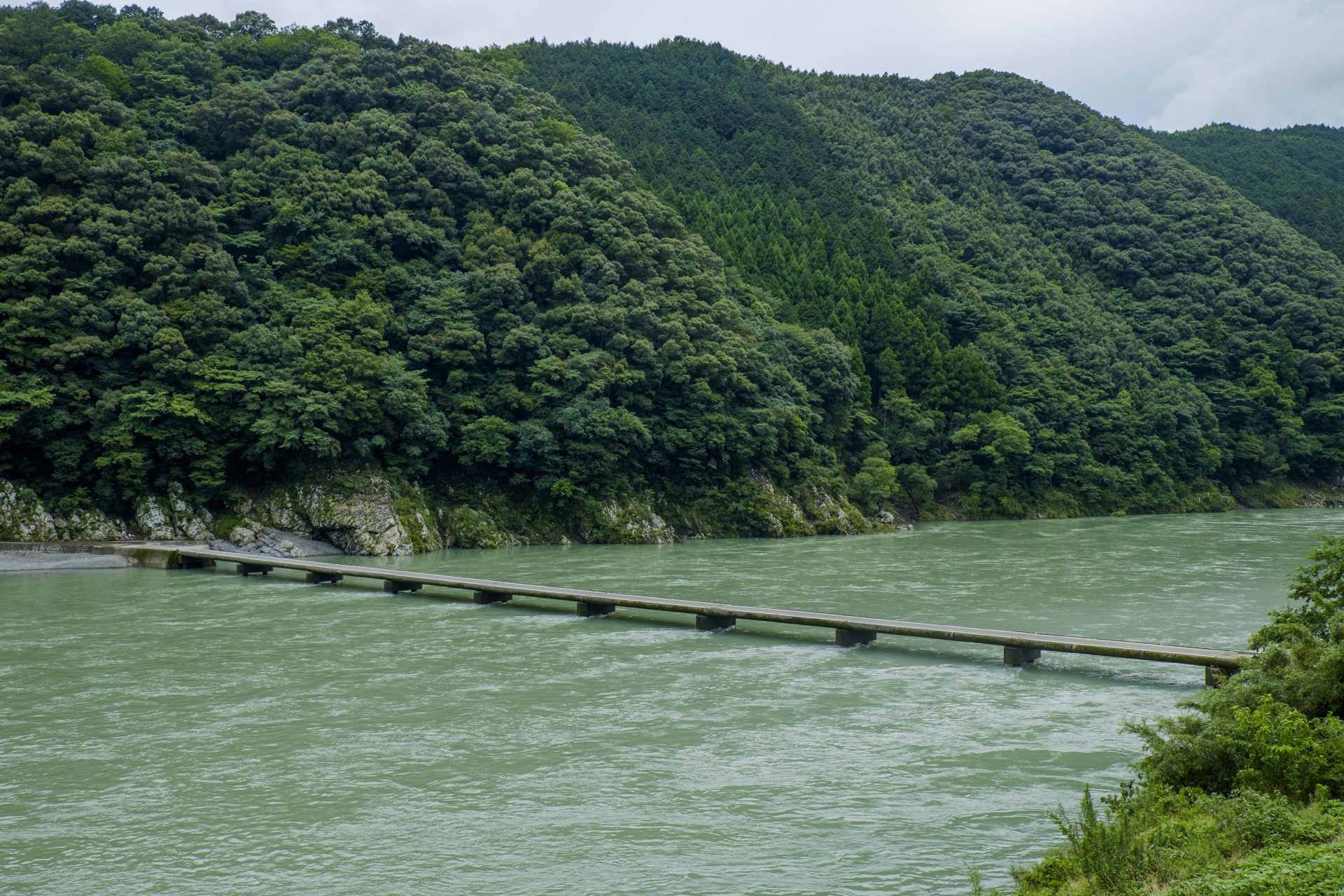 <p>The Shimanto River is the longest in Shikoku and has 47 bridges without handrails called submerged bridges. They have been designed with the assumption that they will sink directly into the river when the water rises. Their hanging construction makes them less susceptible to water resistance and floating items such as driftwood.</p>