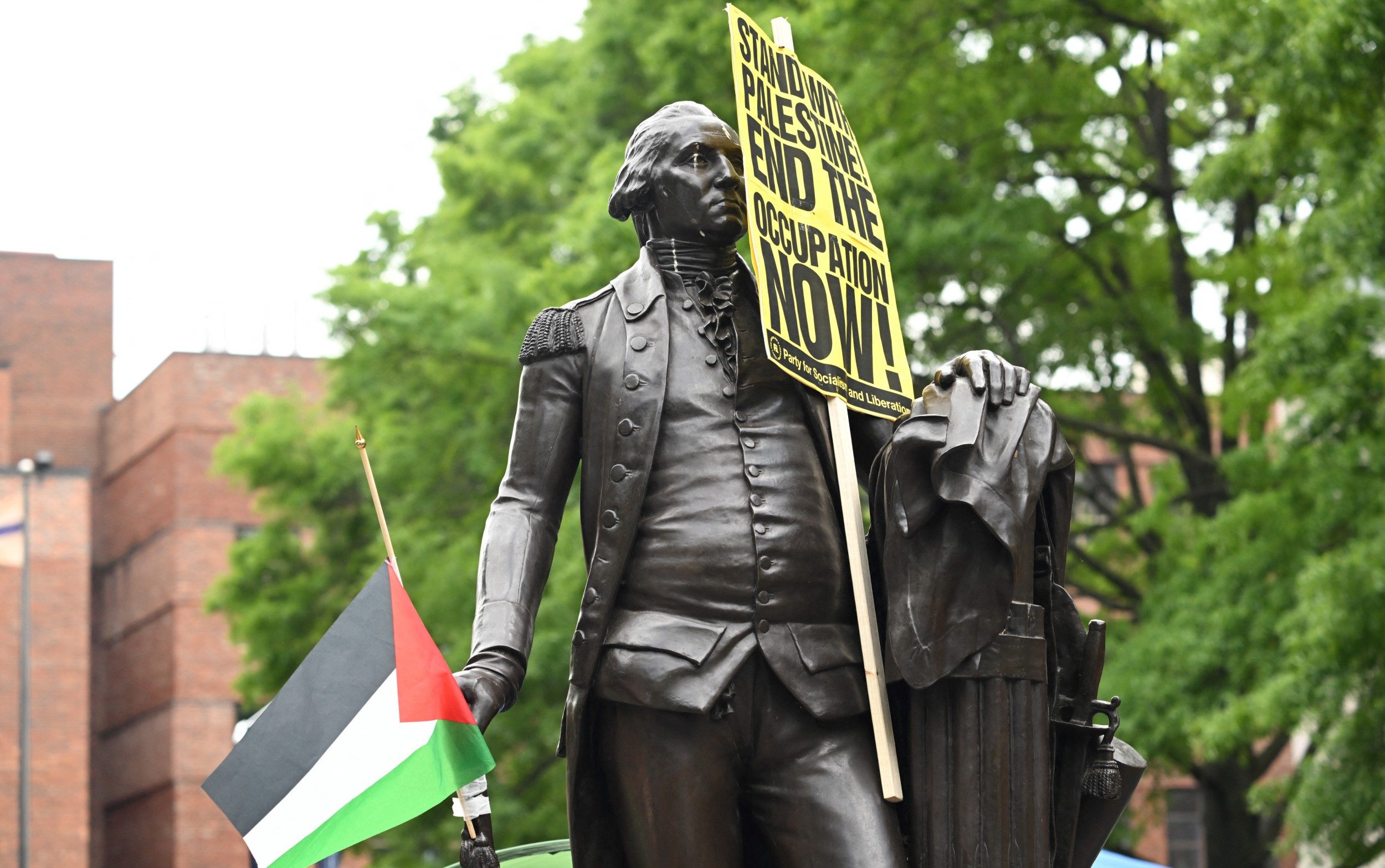 hundreds arrested as us police crack down on pro-palestinian campus protests