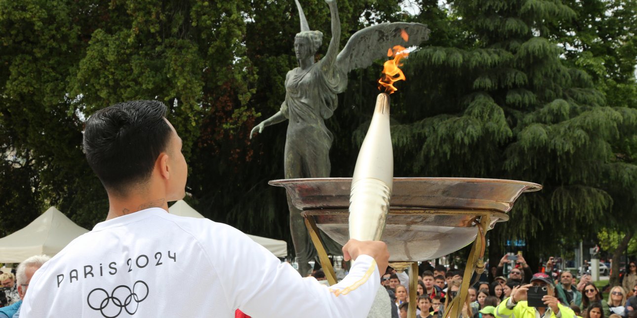 σήμερα η τελετή παράδοσης της ολυμπιακής φλόγας στη γαλλία, στο καλλιμάρμαρο -πού θα διακοπεί η κυκλοφορία