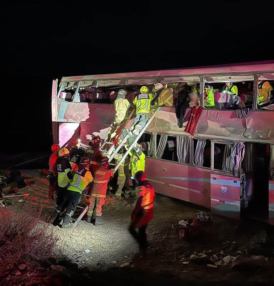 volcamiento de un bus con turistas brasileños en calama deja 40 heridos y dos fallecidos