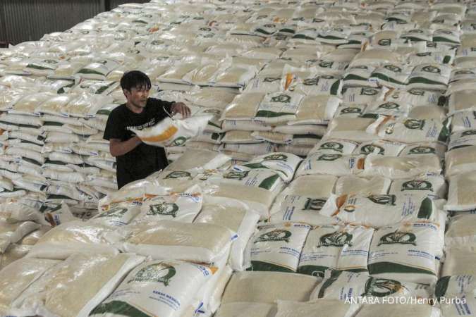 het beras bulog resmi naik menjadi rp 12.500 per kilogram