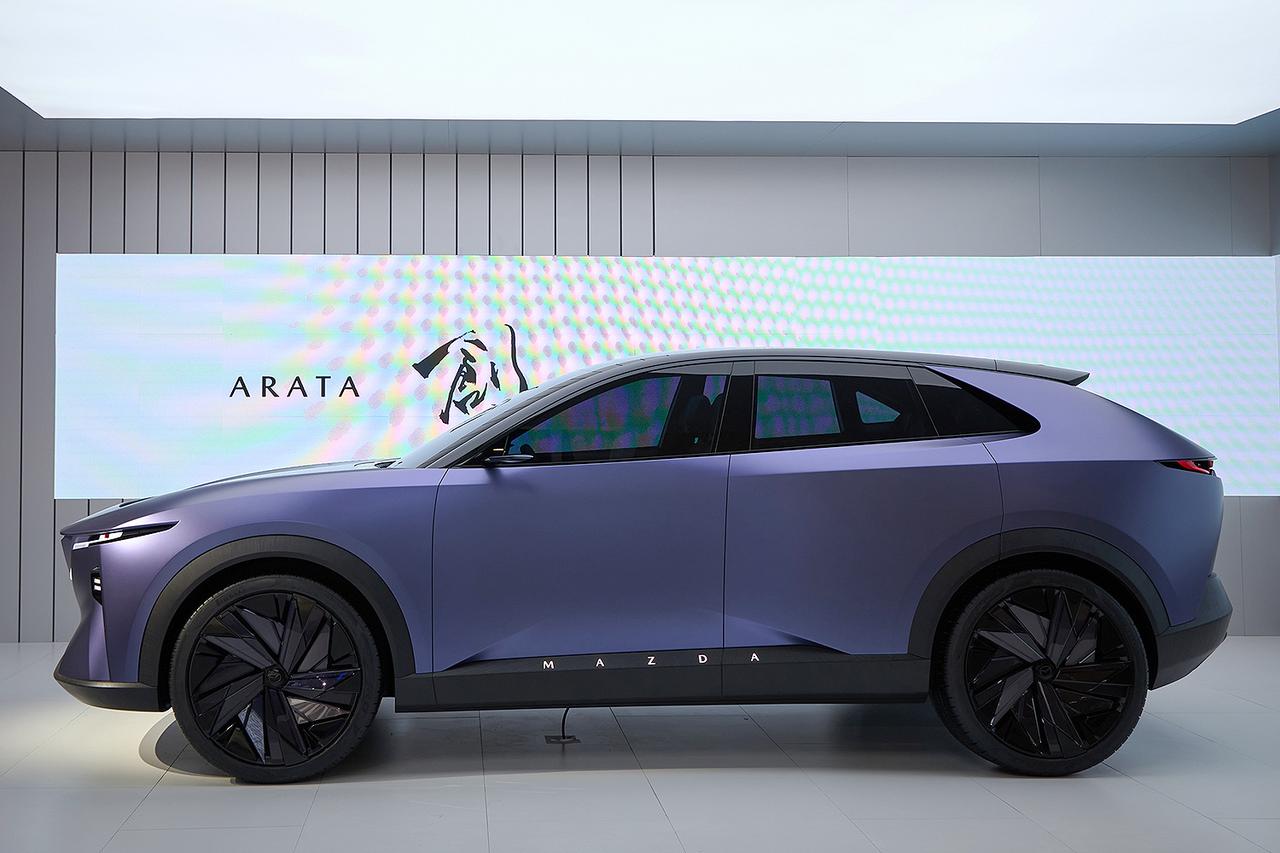 マツダが北京モーターショーで新型電動車2車種を初公開。2024年中には1車種を発売