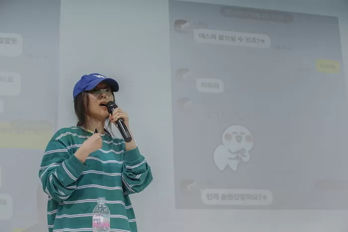 ‘폼’ 미친 민희진 기자회견 1열 직관한 변호사...멘붕해 얼굴 감쌌다
