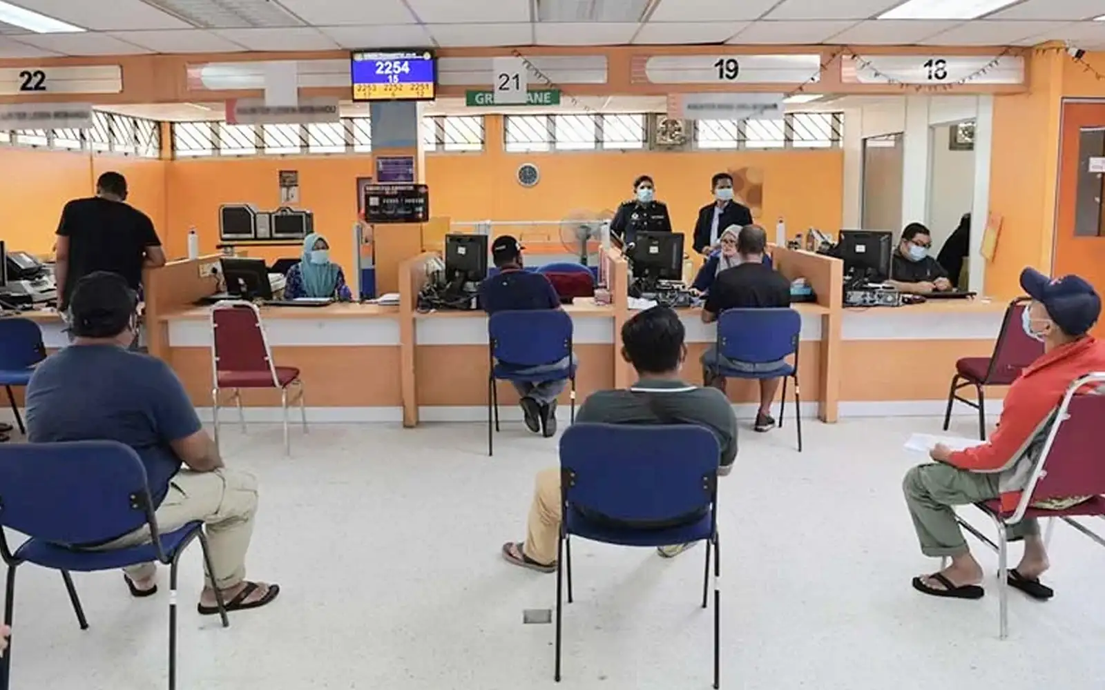 keep counters open at all times, govt departments told