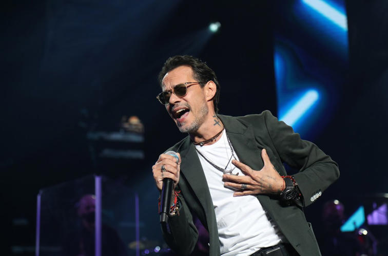 Marc Anthony transforma los Latin AMAs 2024 en celebración de la salsa con estreno de ‘Ale Ale