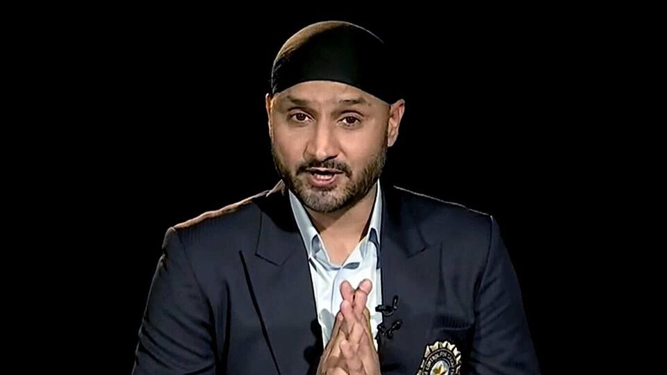 harbhajan singh not impressed with anchor's excessive praise for ms dhoni says ‘pollard also hit sixes…’