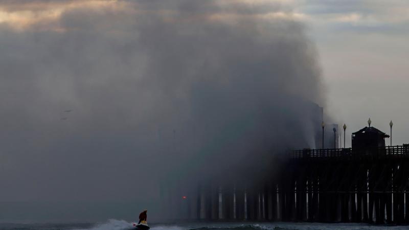 californie : la célèbre jetée d’oceanside en feu (vidéo)
