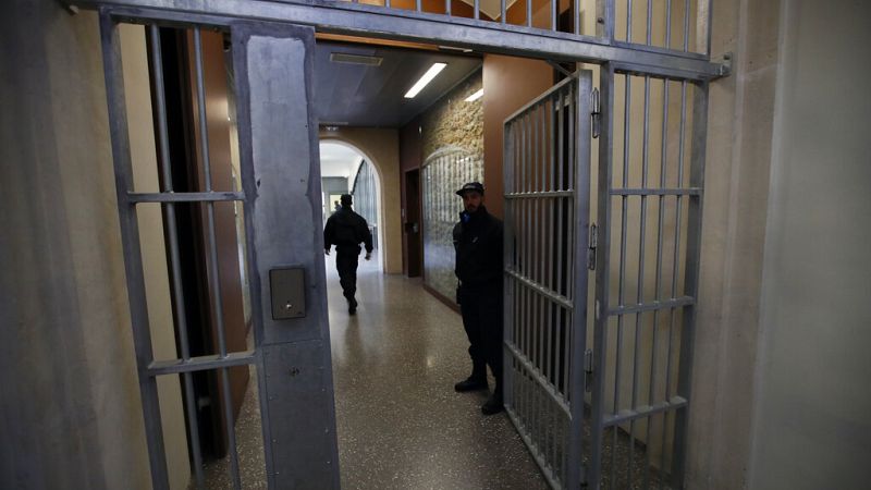 paris olimpiyatları öncesi kapasitesinin üzerinde dolan fransız hapishaneleri alarm veriyor