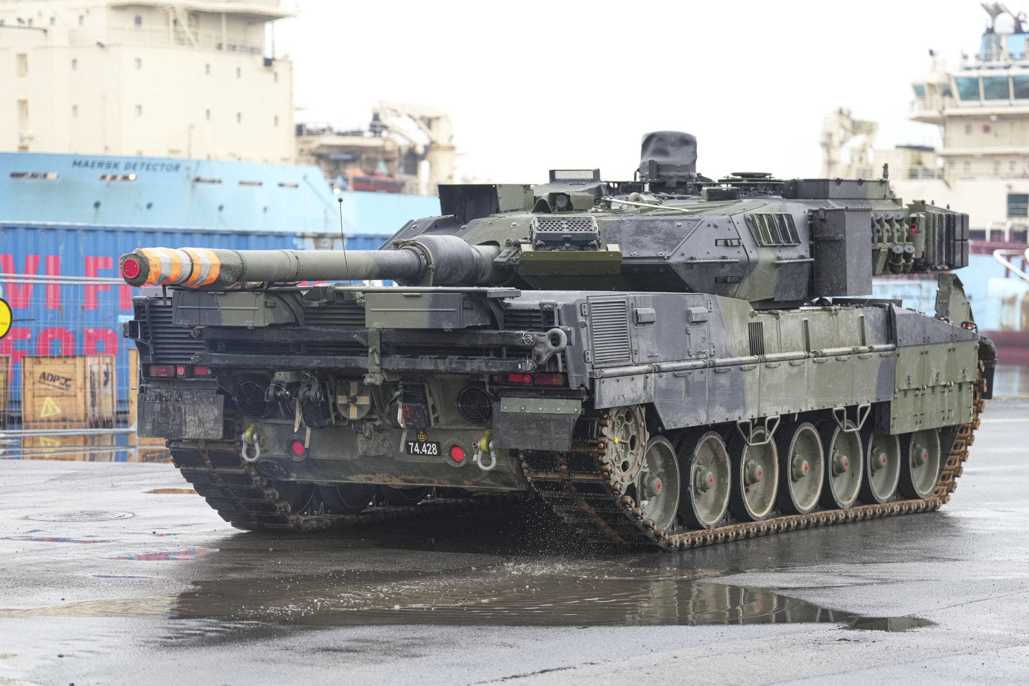 tysk minister er i paris for at slutforhandle ny fransk-tysk kampvogn