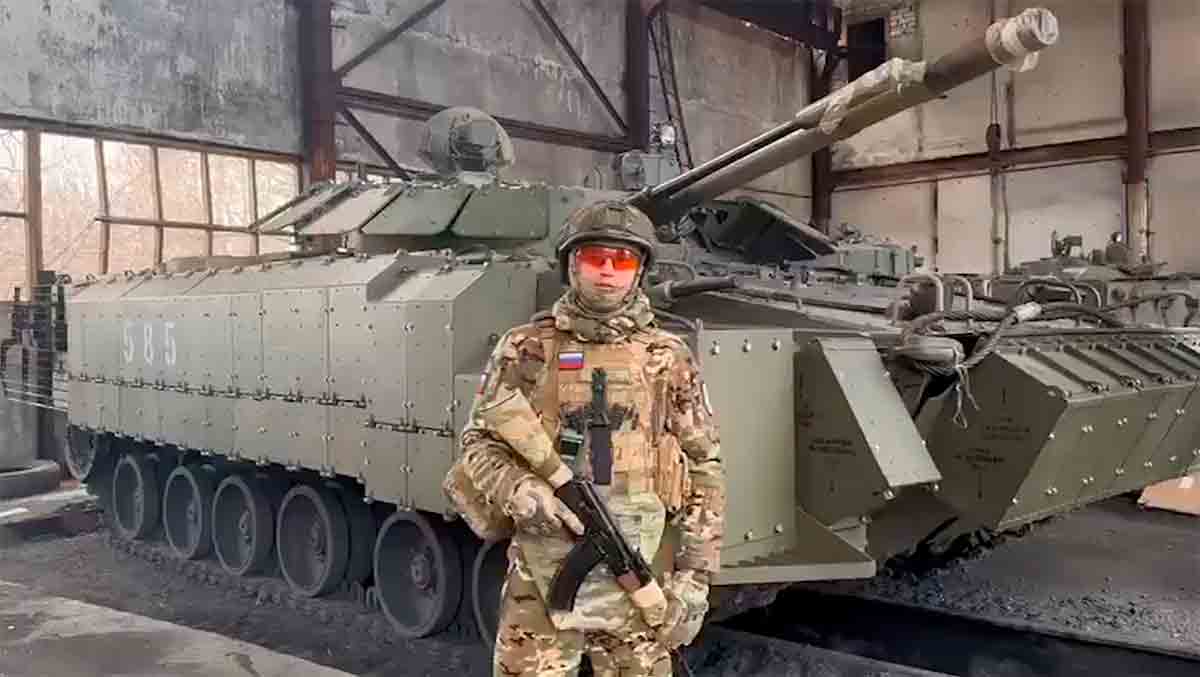 vídeo: versão rara de blindado russo é avistada na ucrânia