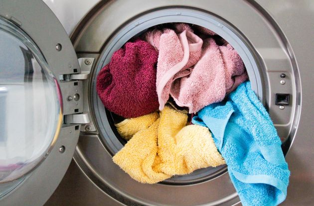 εφτά πράγματα που απαγορεύεται να βάζουμε στο πλυντήριο - κι όμως το κάνουμε ξανά και ξανά