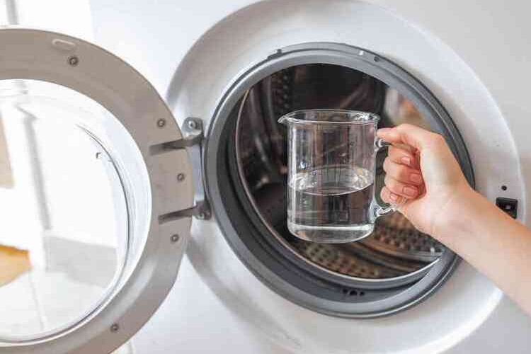 4 manfaat tuangkan cuka putih ke mesin cuci, rugi gak tahu dari dulu-dulu