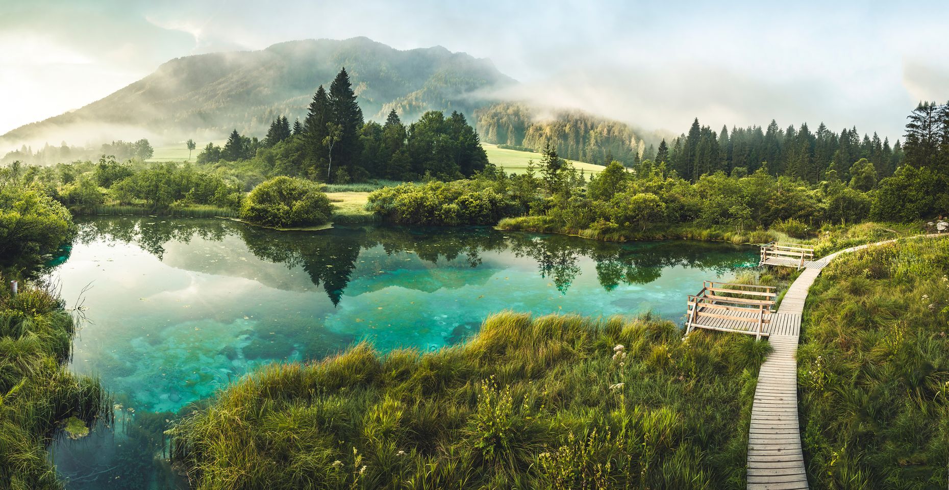 <p>Nestled in the heart of the Julian Alps, <a href="https://slovenia-holidays.com/fr/points-forts/zelenci-nature-reserve/">Zelenci Reserve</a> is a natural gem boasting stunning emerald waters that feed into the Sava Dolinka River. The hiking trails that wind through the reserve are a great place to observe Slovenian flora and fauna, culminating in a lookout with panoramic views of the marsh and mountains. Zelenci is a dream destination for nature lovers, outdoor enthusiasts and photographers in search of unspoilt landscapes. Spring or summer is the best time to visit and take full advantage of the beautiful weather.</p>