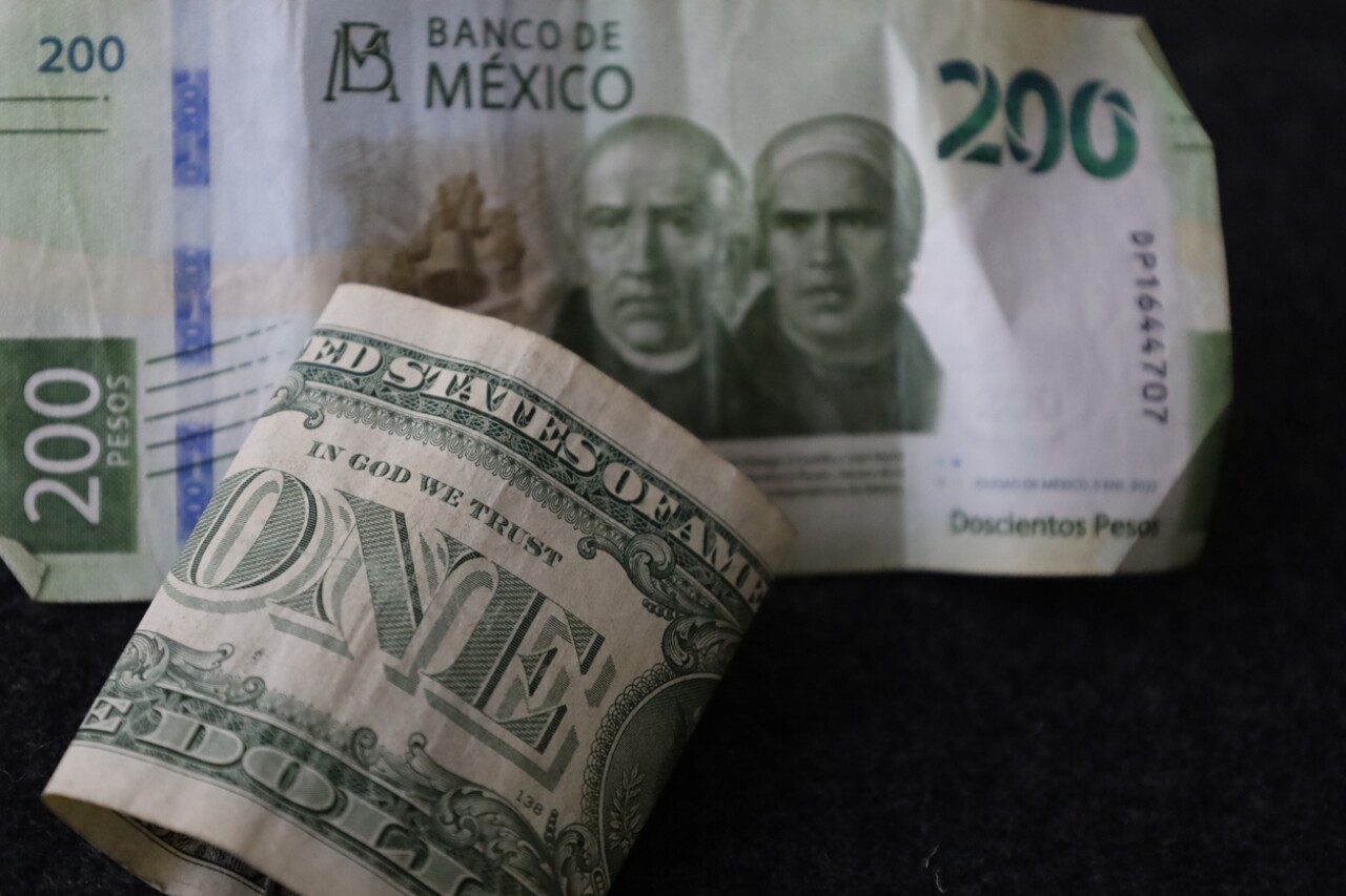 el peso mexicano se aprecia este viernes; pero perfila una pérdida semanal