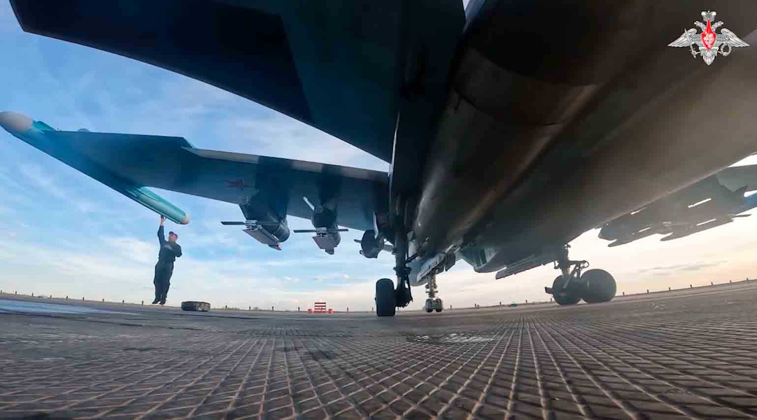 vídeo: su-34 russo destrói posições ucranianas com novas bombas termobáricas odab-500 guiadas