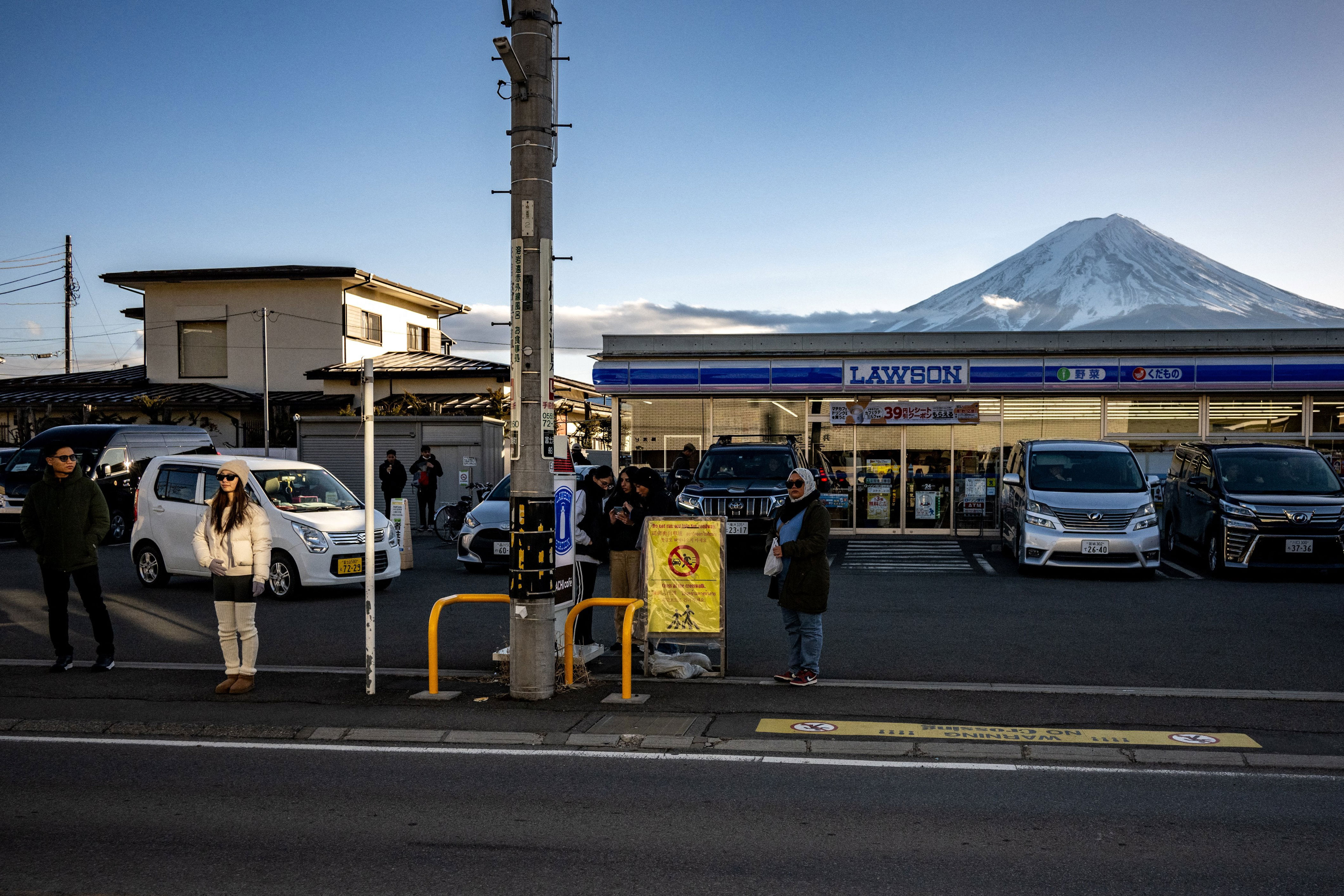 japanese town to put barrier over shop to stop tourists taking photos of mount fuji