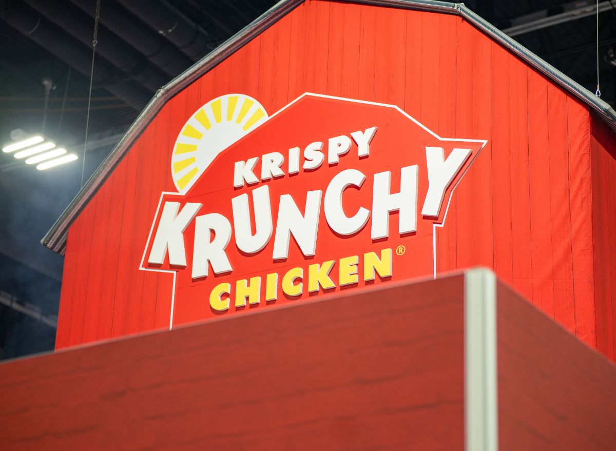 10 Fast-Growing Chicken Chains You’re About to See Everywhere